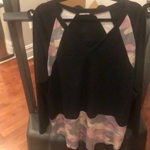 Black camo top. Plus size 3x